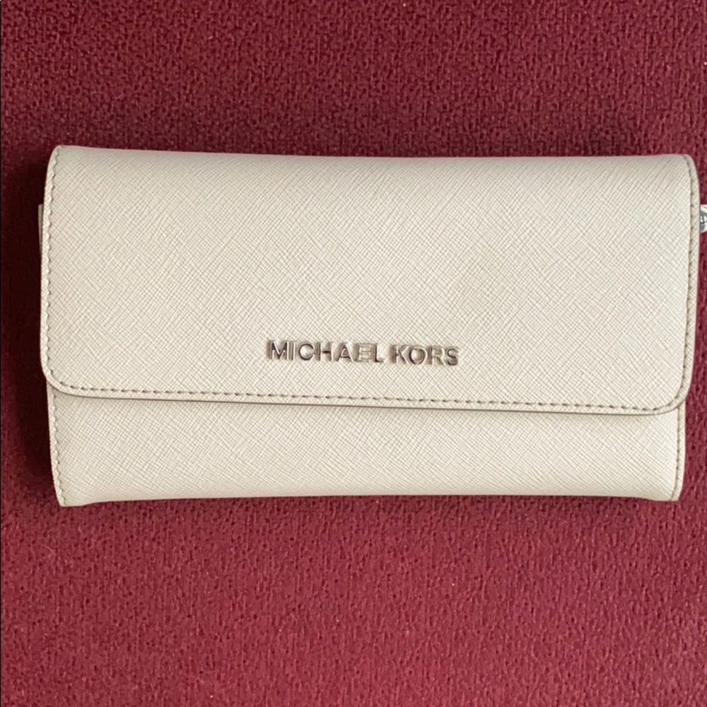 Michael Kors wallet ❤️